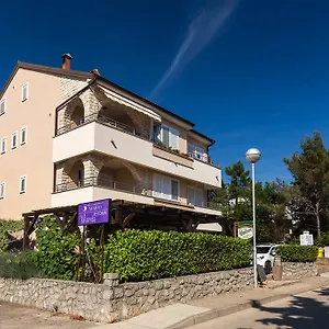 Couette-café Mario, Krk Town