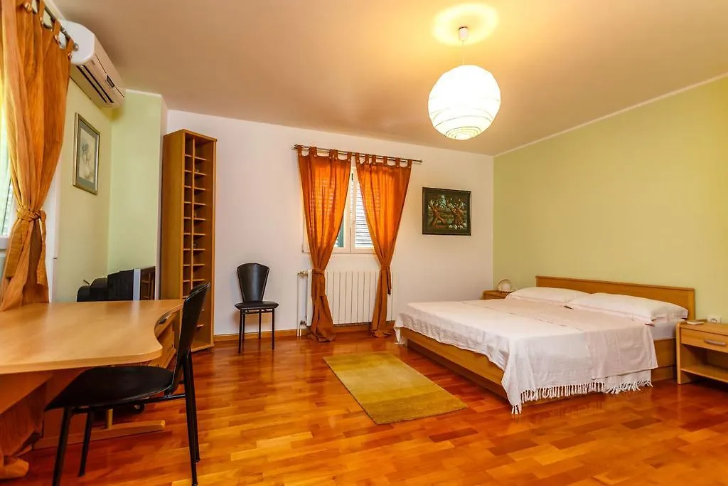 Villa Mirela Vrbnik Couette-café