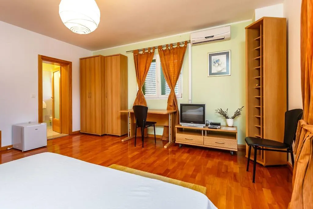 Villa Mirela Vrbnik 4*,  Κροατία
